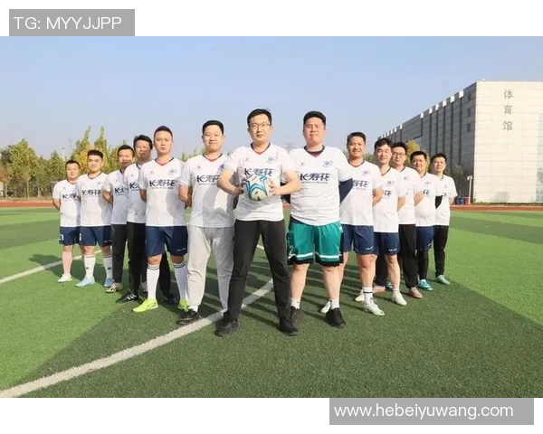 国安足球球星拼搏奋进激励新时代年轻人热血逐梦绿茵舞台